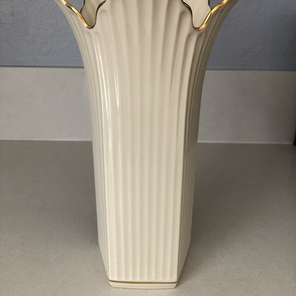 Lenox Vase - Picture 3 of 5